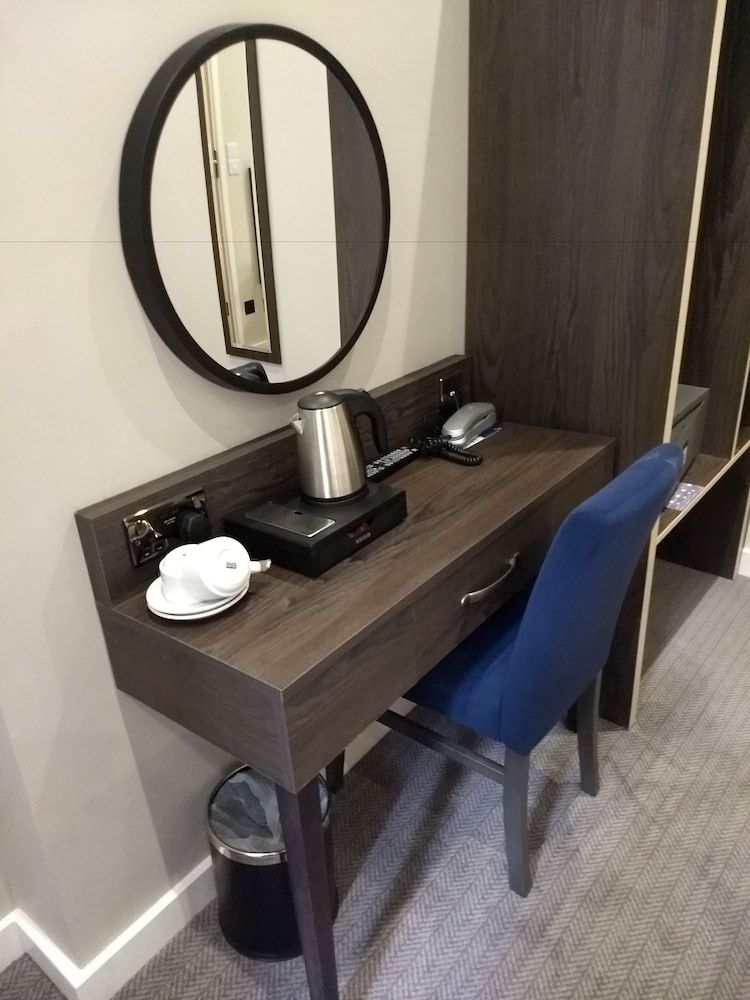 Garden Court Hotel Deluxe Triple Room 3