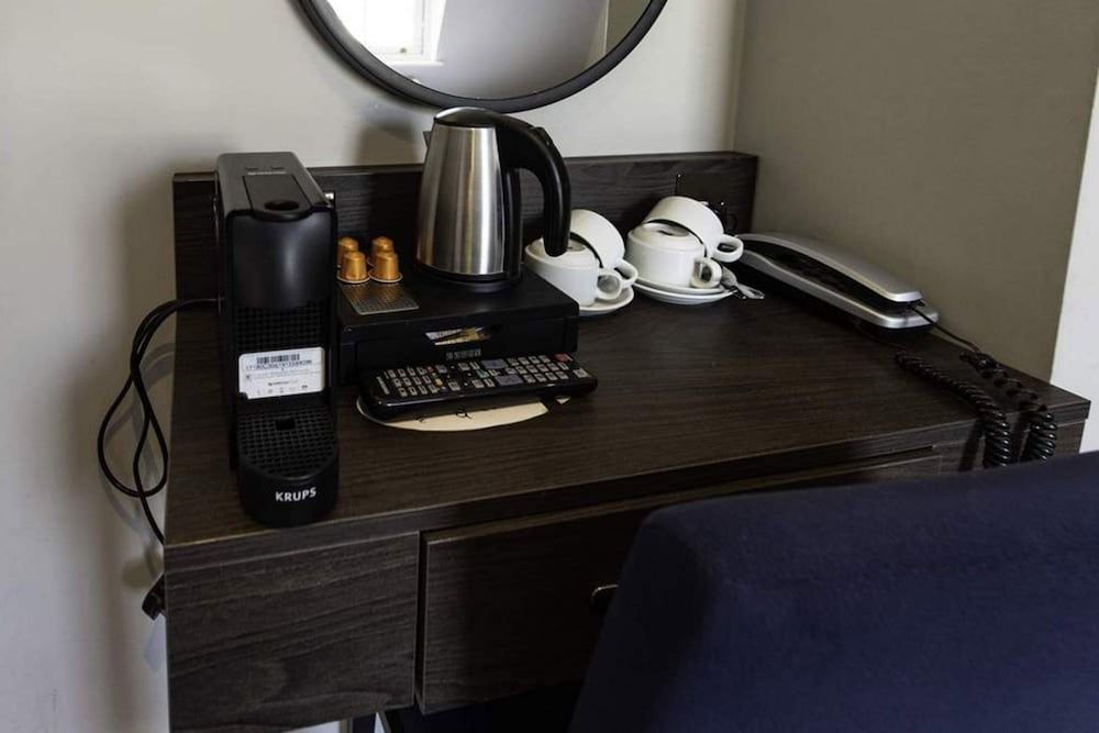 Garden Court Hotel Deluxe Triple Room 4