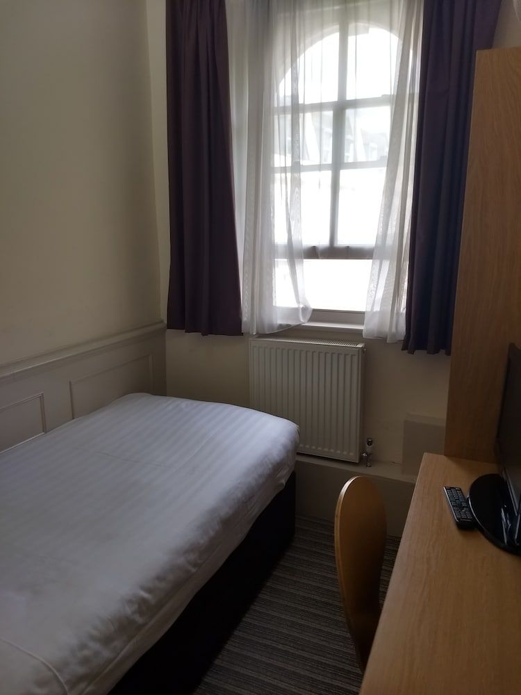 undefined Garden Court Hotel 3