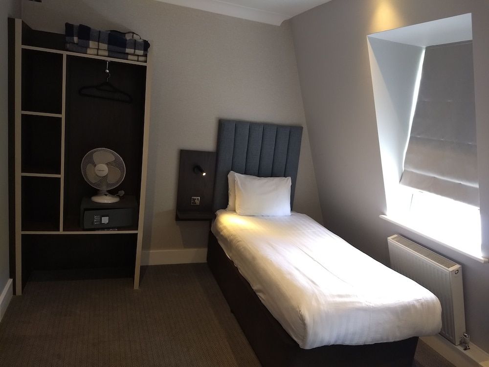 undefined Garden Court Hotel 2