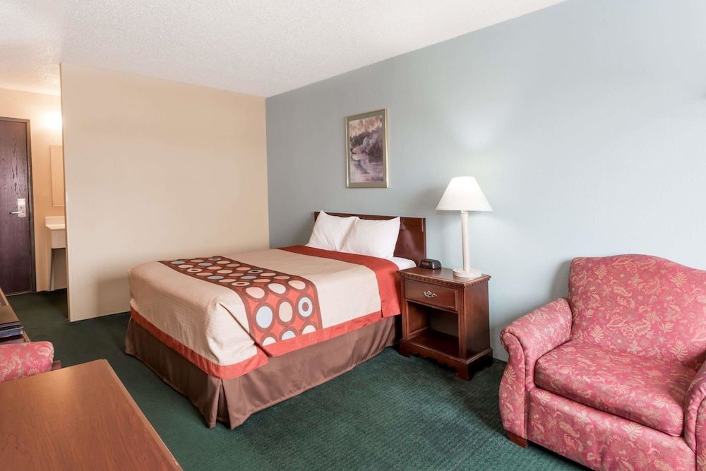 Standard Room, 1 Queen Bed
