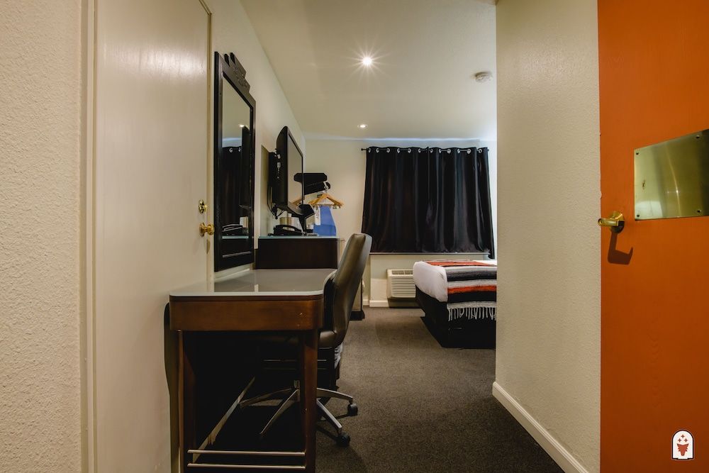 Room, 1 Queen Bed, Accessible (Handicap Accessible King Room)