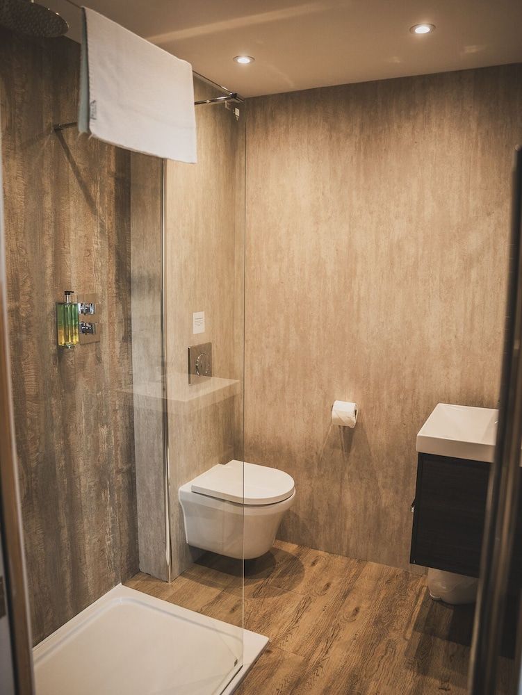 The Crossways Deluxe Single Room 3