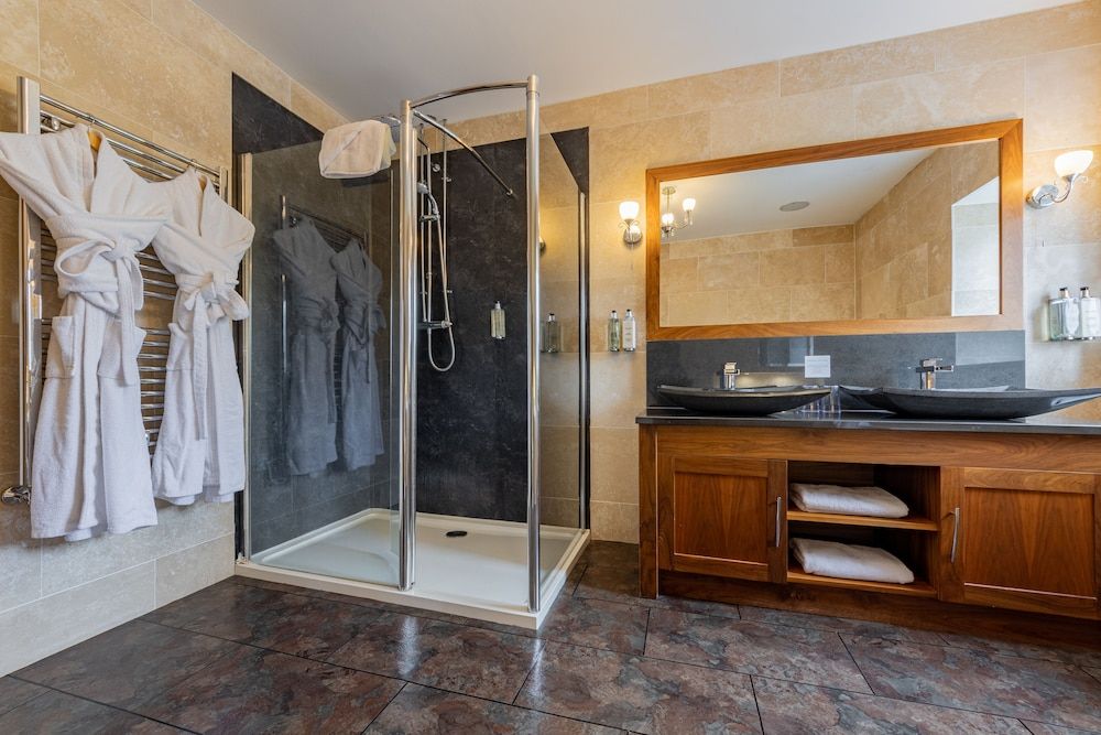 The Crossways Deluxe Suite 4