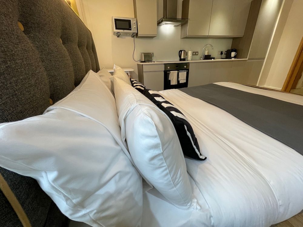 Quay Apartments Manchester Basic Studio, 1 King Bed, Kitchenette 5