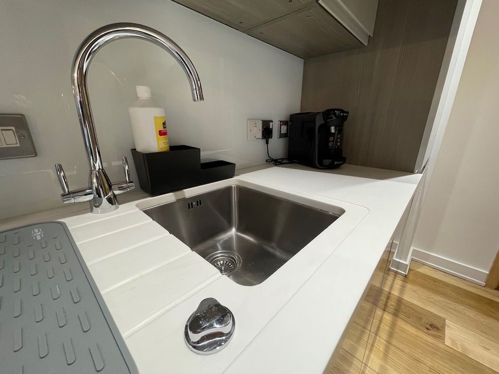 Quay Apartments Manchester Basic Studio, 1 King Bed, Kitchenette 14