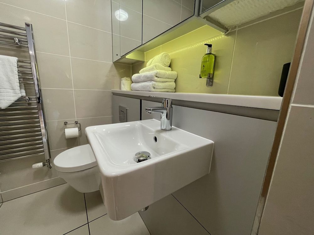 Quay Apartments Manchester Basic Studio, 1 King Bed, Kitchenette 22