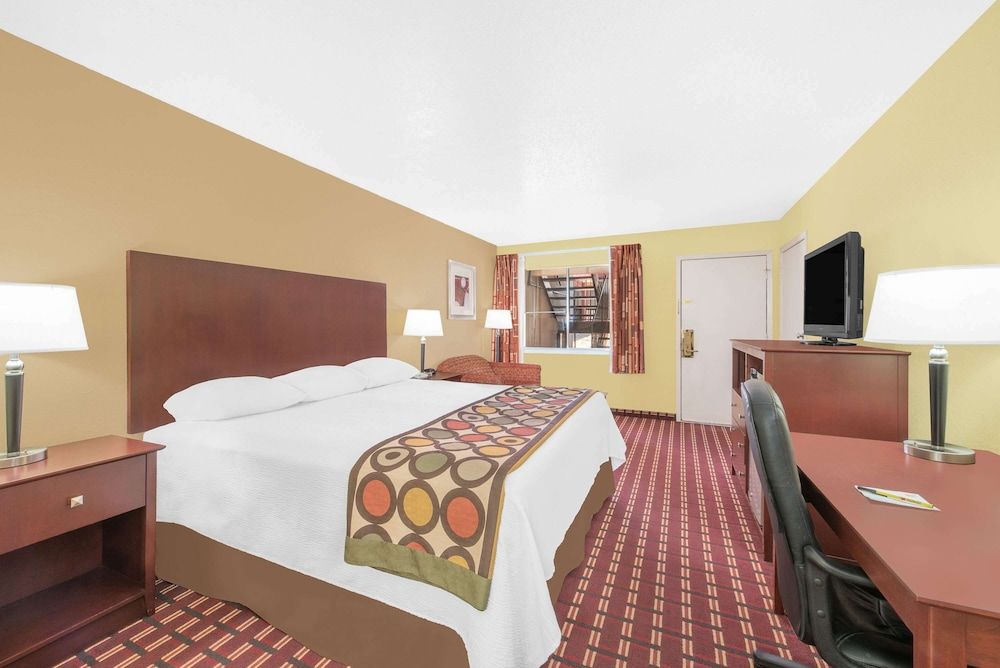 Room, 1 King Bed, Accessible, Non Smoking (Mobility Roll-In Shower)