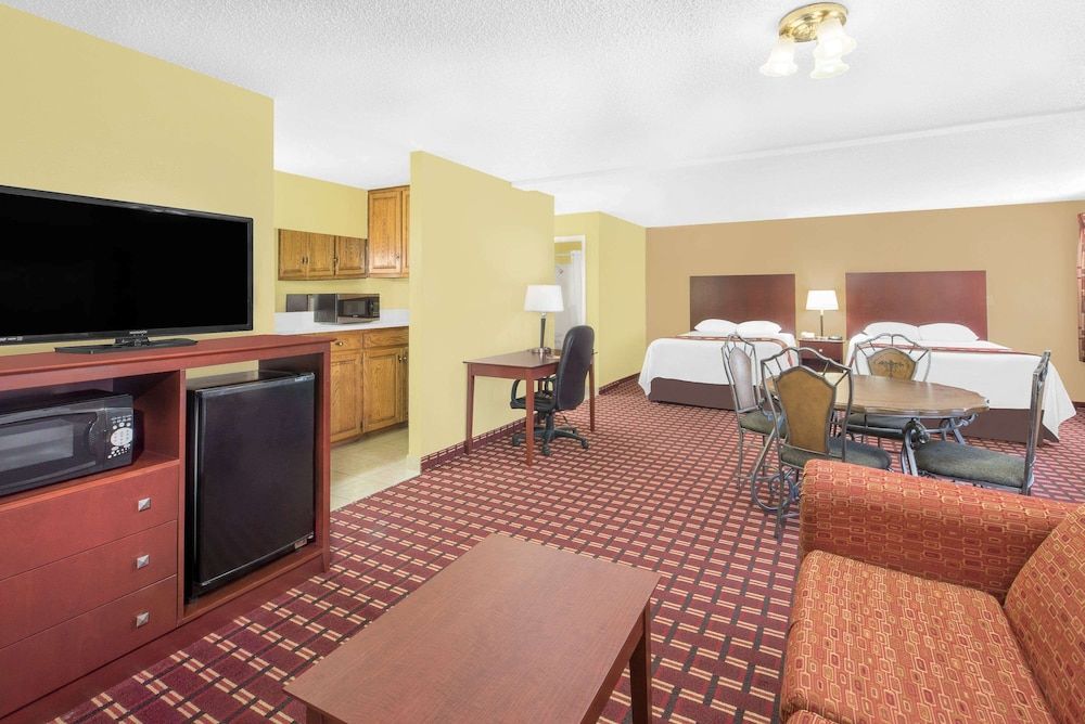 Suite, 2 Queen Beds, Non Smoking