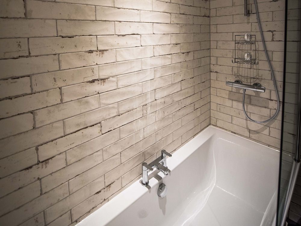 The Royal Standard Deluxe Double Room, Ensuite 2