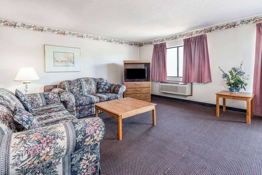 Studio Suite, 1 Queen Bed, Smoking