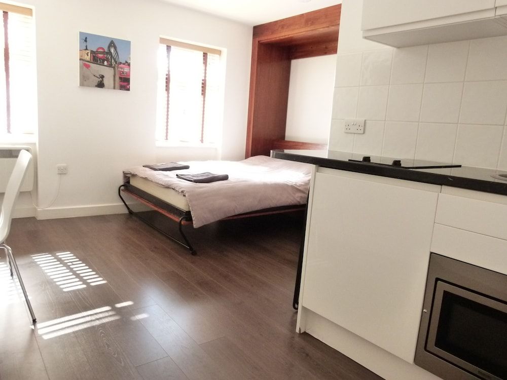 undefined SS Property Hub - City of London Studio Apartment 3 4