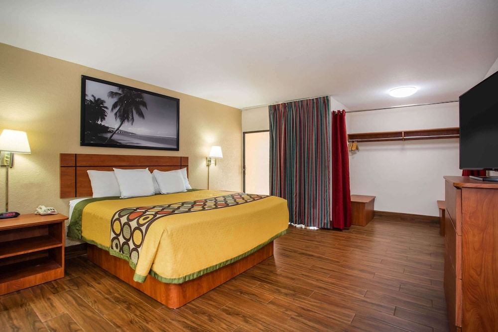 Room, 1 King Bed, Accessible, Non Smoking (Mobility)