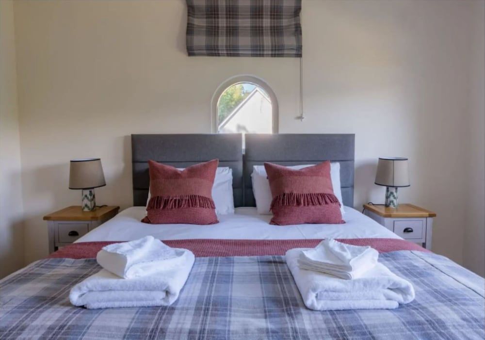 Loch Ness Cottages Cottage, 1 Bedroom, Lake View 3