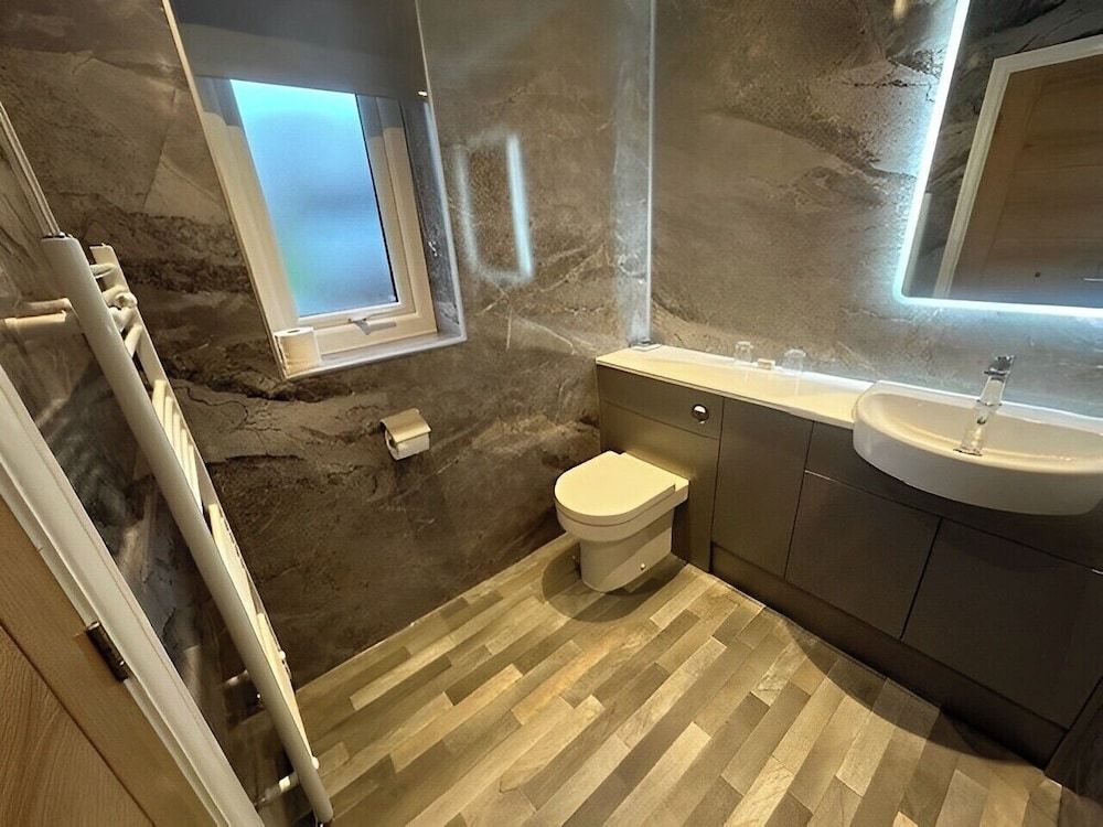 Burton Lodge Guest House and Spa Family Room 5