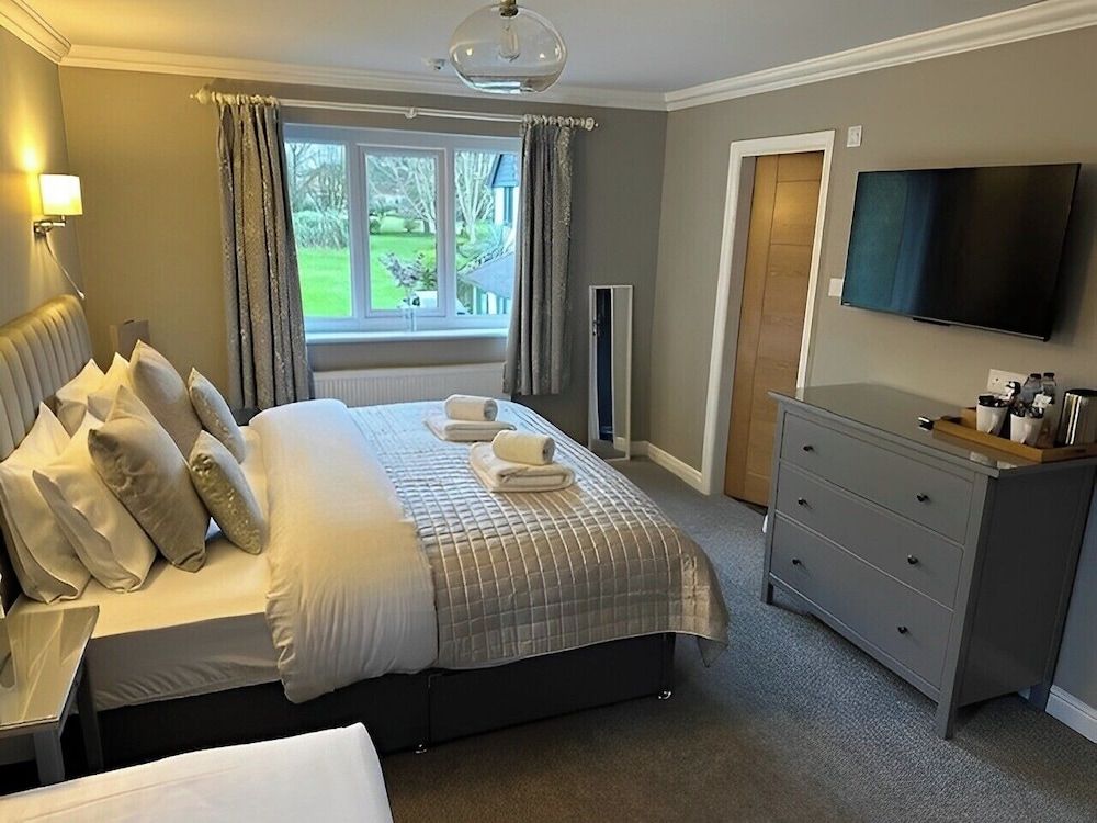 Burton Lodge Guest House and Spa Family Room 4
