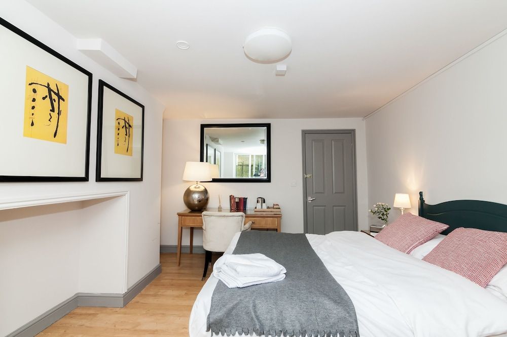 Townhouse No 12 Standard Double Room, 1 Double Bed, Shared Bathroom 5