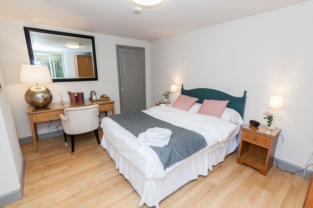 Townhouse No 12 Standard Double Room, 1 Double Bed, Shared Bathroom 2