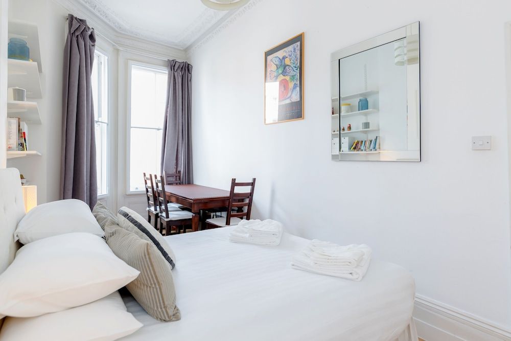 undefined Philbeach Balcony- 2bed flat in Earls Ct 5