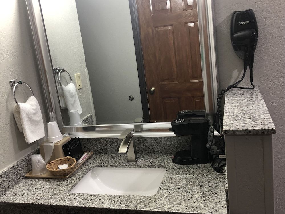 Texas Inn & Suites Standard Room, 2 Queen Beds, Non Smoking 3
