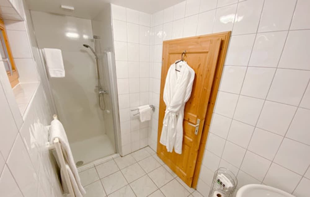 Ravenscraig Guest House Family Room 3