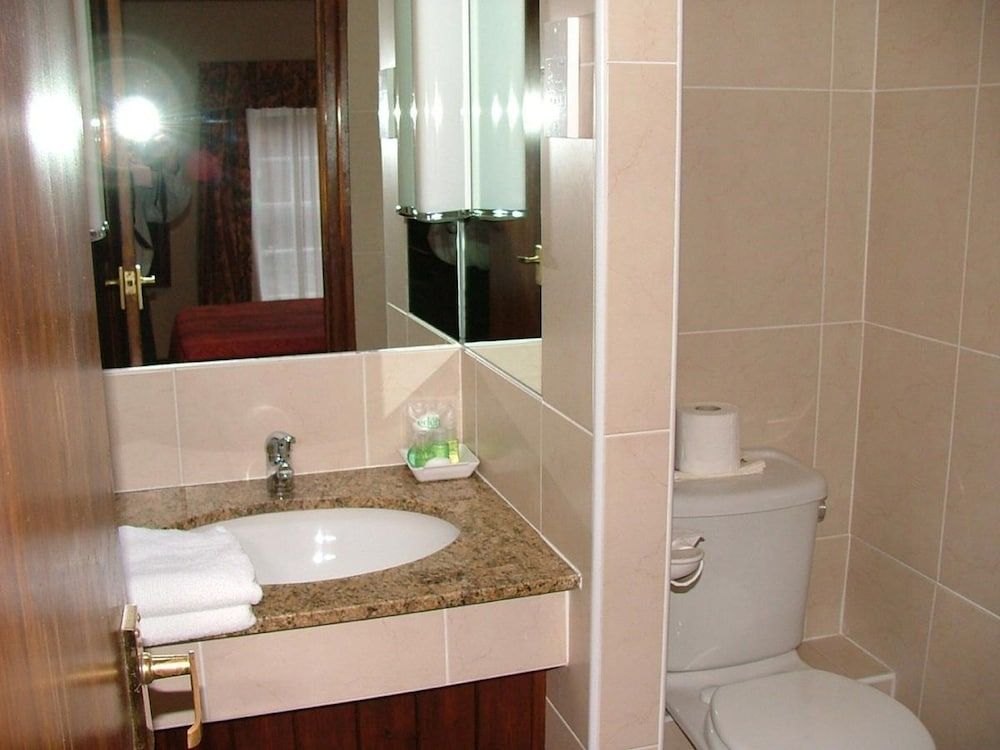 White Hart Hotel Twin Room 10