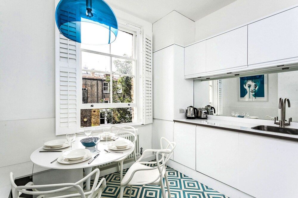 undefined Elegant Shepherds Bush Home by Kensington Olympia 6