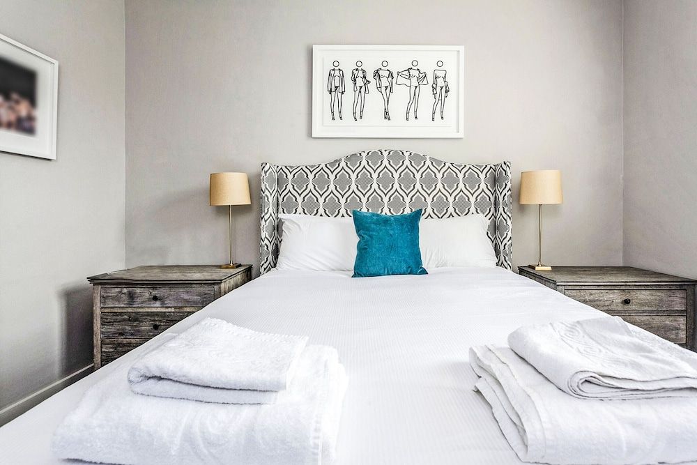 undefined Elegant Shepherds Bush Home by Kensington Olympia 10