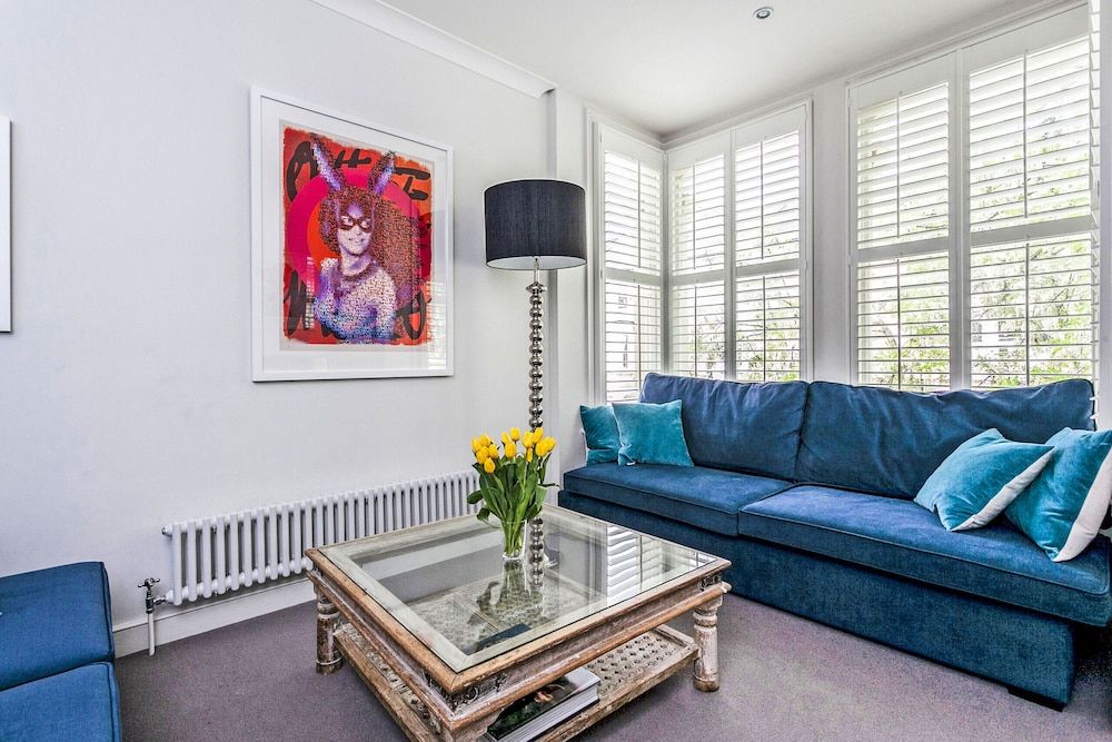 Elegant Shepherds Bush Home by Kensington Olympia Apartment (2 Bedrooms) 18