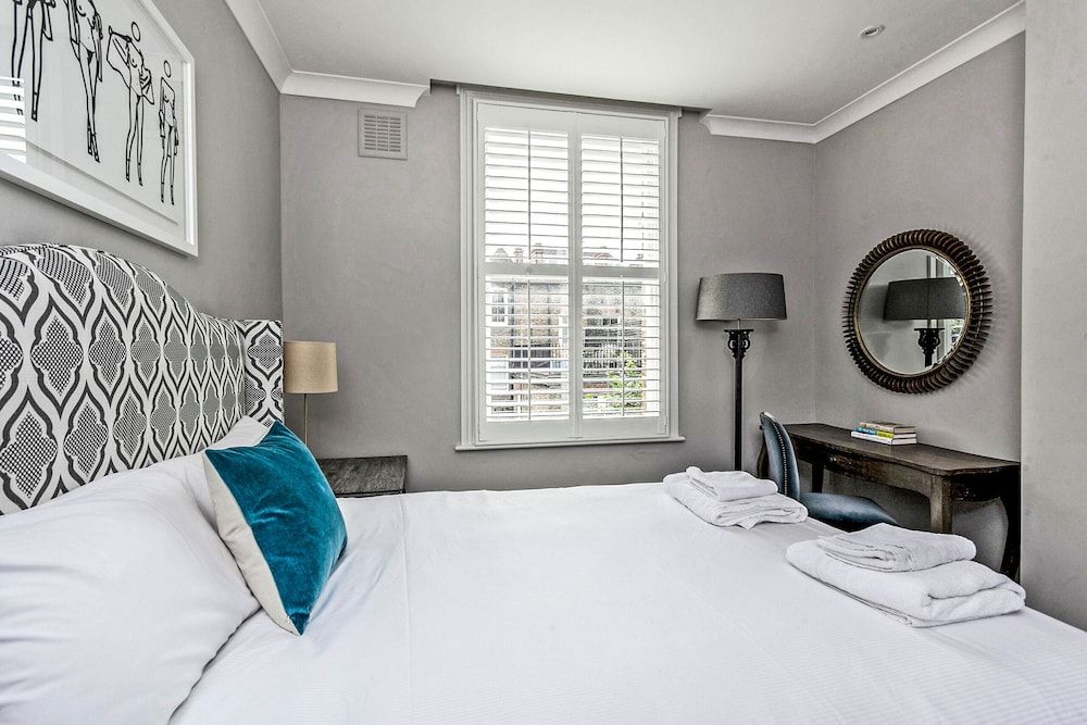 undefined Elegant Shepherds Bush Home by Kensington Olympia 9