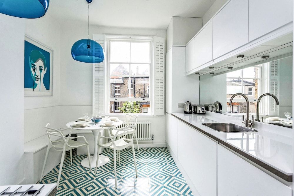 undefined Elegant Shepherds Bush Home by Kensington Olympia 7