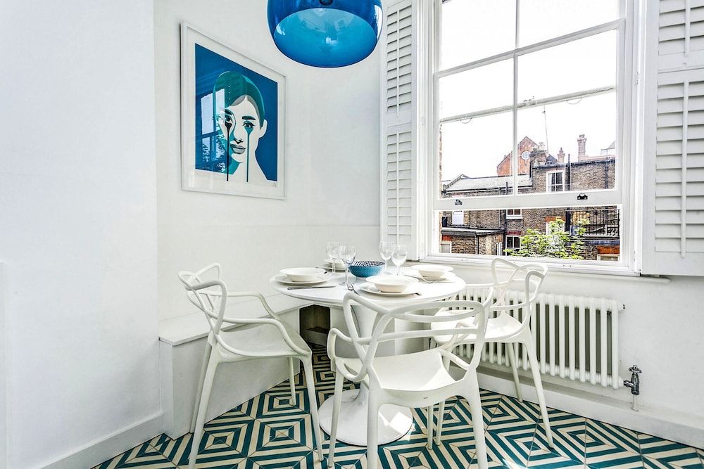 undefined Elegant Shepherds Bush Home by Kensington Olympia 4