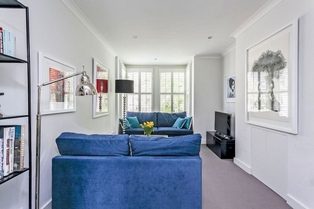 Elegant Shepherds Bush Home by Kensington Olympia Apartment (2 Bedrooms) 16