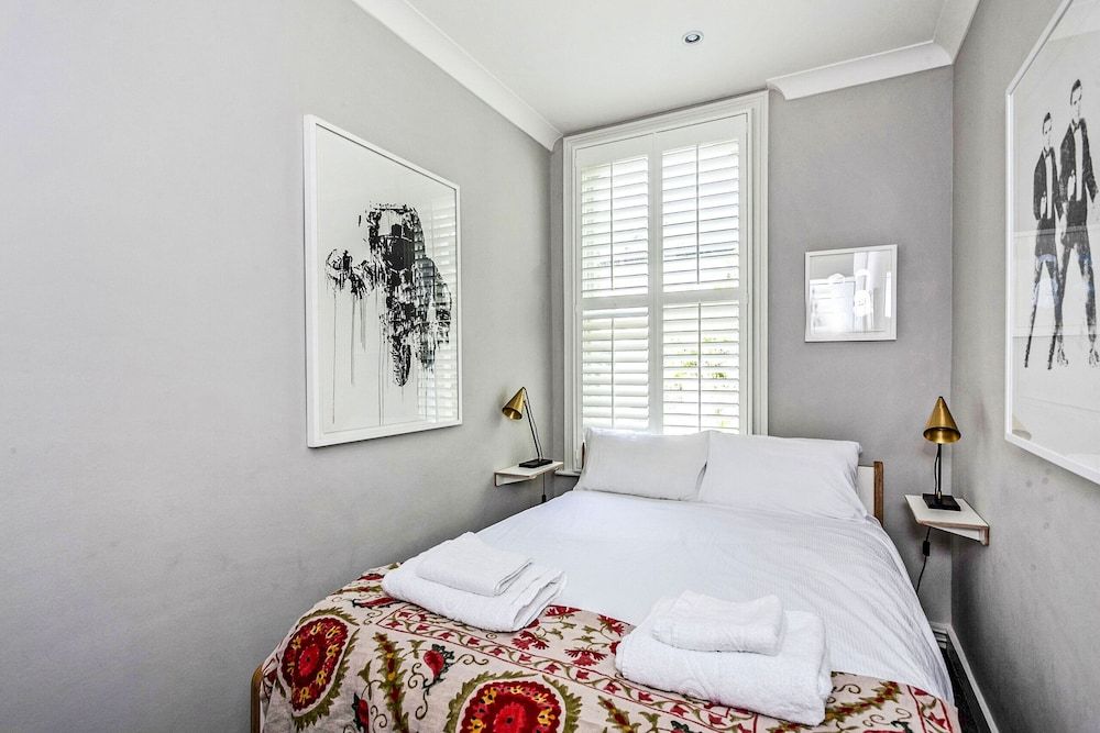 undefined Elegant Shepherds Bush Home by Kensington Olympia 8