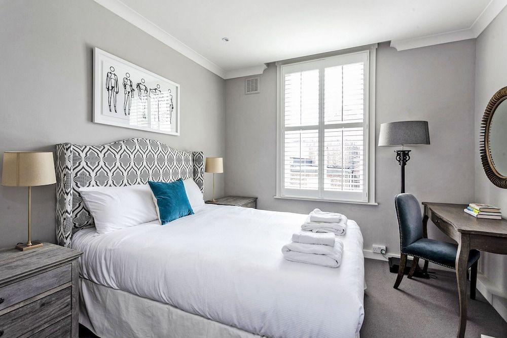 undefined Elegant Shepherds Bush Home by Kensington Olympia