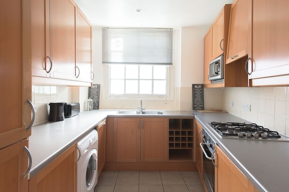 undefined The Harrods Mews - Modern 4BDR house with rooftop terrace 3