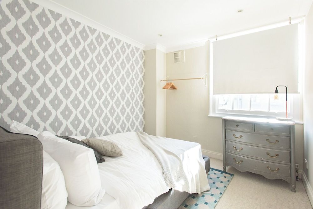 undefined The Harrods Mews - Modern 4BDR house with rooftop terrace 9