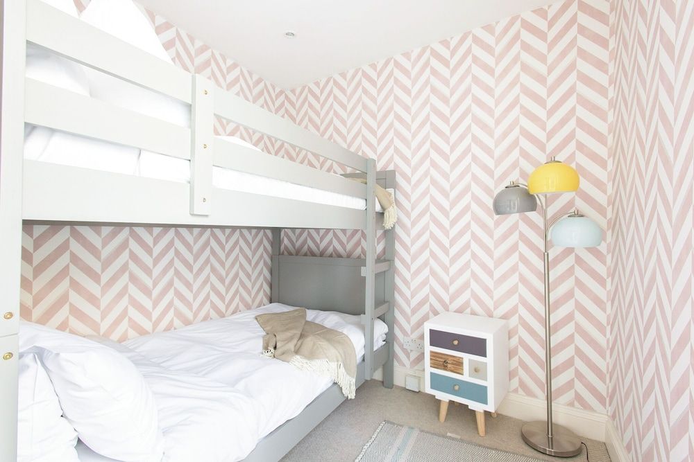 undefined The Harrods Mews - Modern 4BDR house with rooftop terrace 6