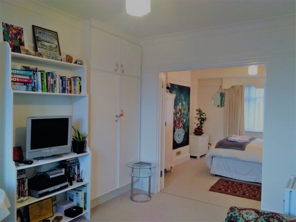 undefined Crystal Palace B&B 8
