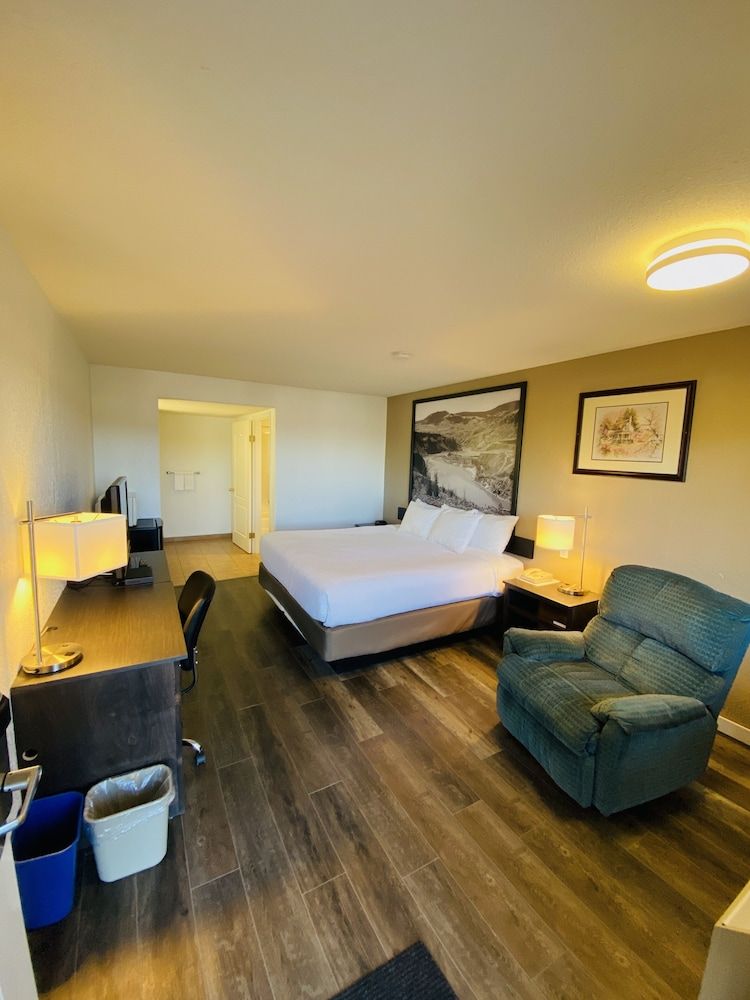 Room, 1 Queen Bed, Accessible, Refrigerator & Microwave