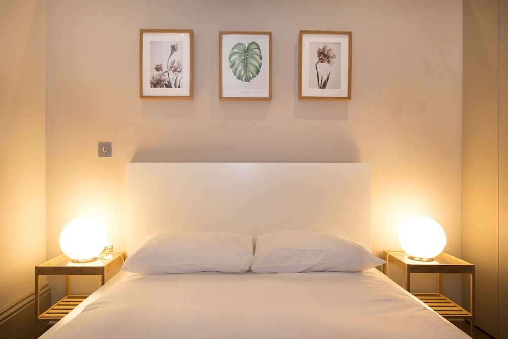 Emperors Gate Residence by Allô Housing Deluxe Apartment, 1 Double Bed with Sofa bed