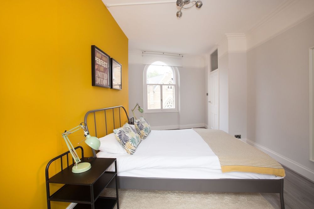 Emperors Gate Residence by Allô Housing Studio Suite