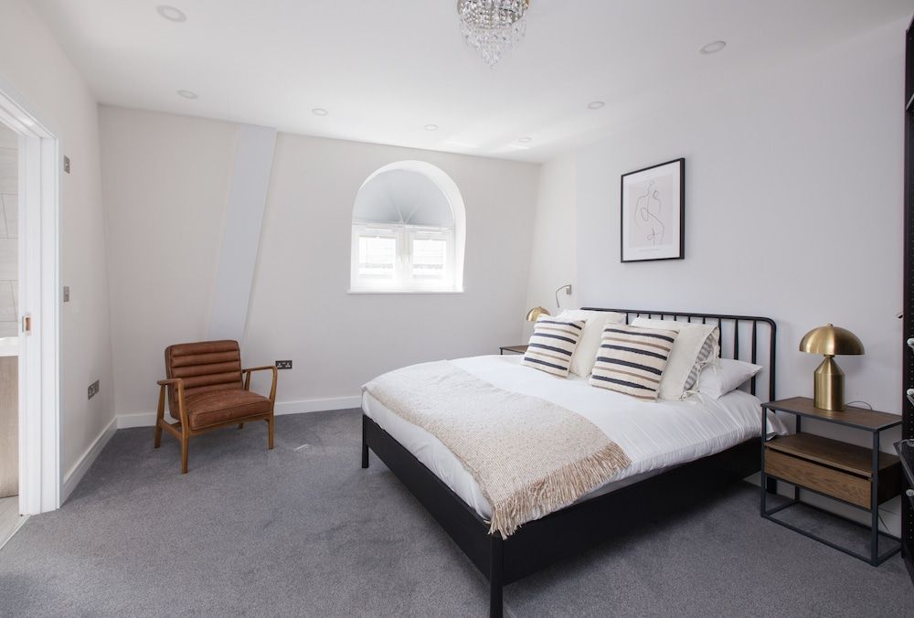 Emperors Gate Residence by Allô Housing Superior Penthouse 2