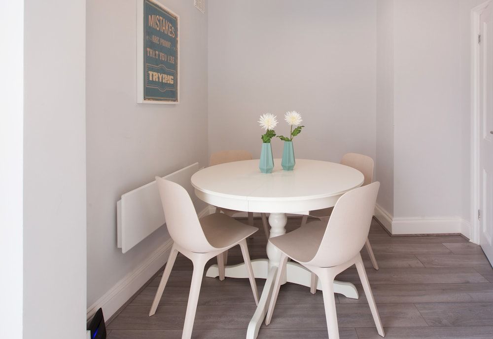 Emperors Gate Residence by Allô Housing Studio Suite 8