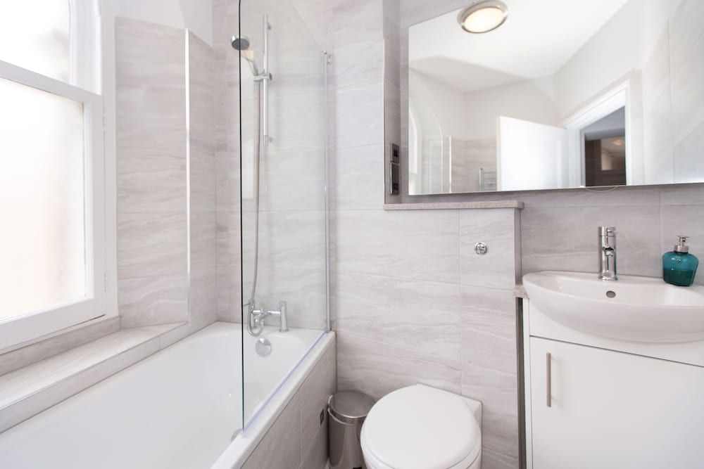 Emperors Gate Residence by Allô Housing Studio Suite 5