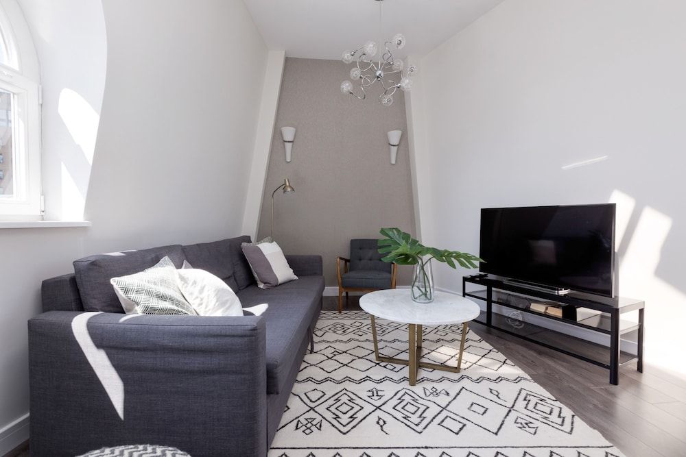 Emperors Gate Residence by Allô Housing Superior Penthouse 8