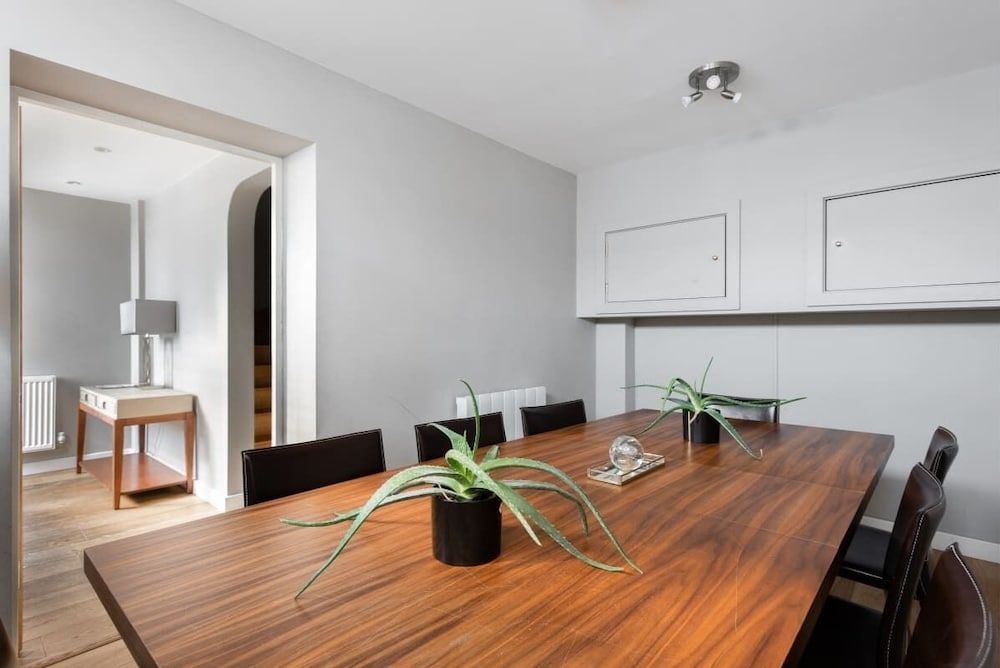 undefined The Norfolk Maisonette - Lovely 4BDR Mews Home in Paddington 2