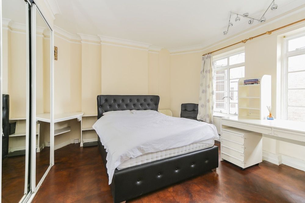 undefined Luxury Baker Street Apartment 5