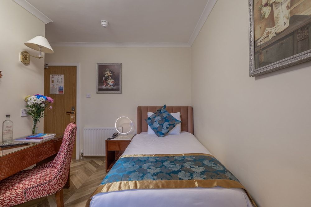 Muthu Fort William Hotel