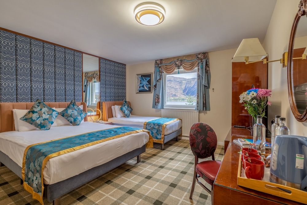 Deluxe Family Room (Loch View)